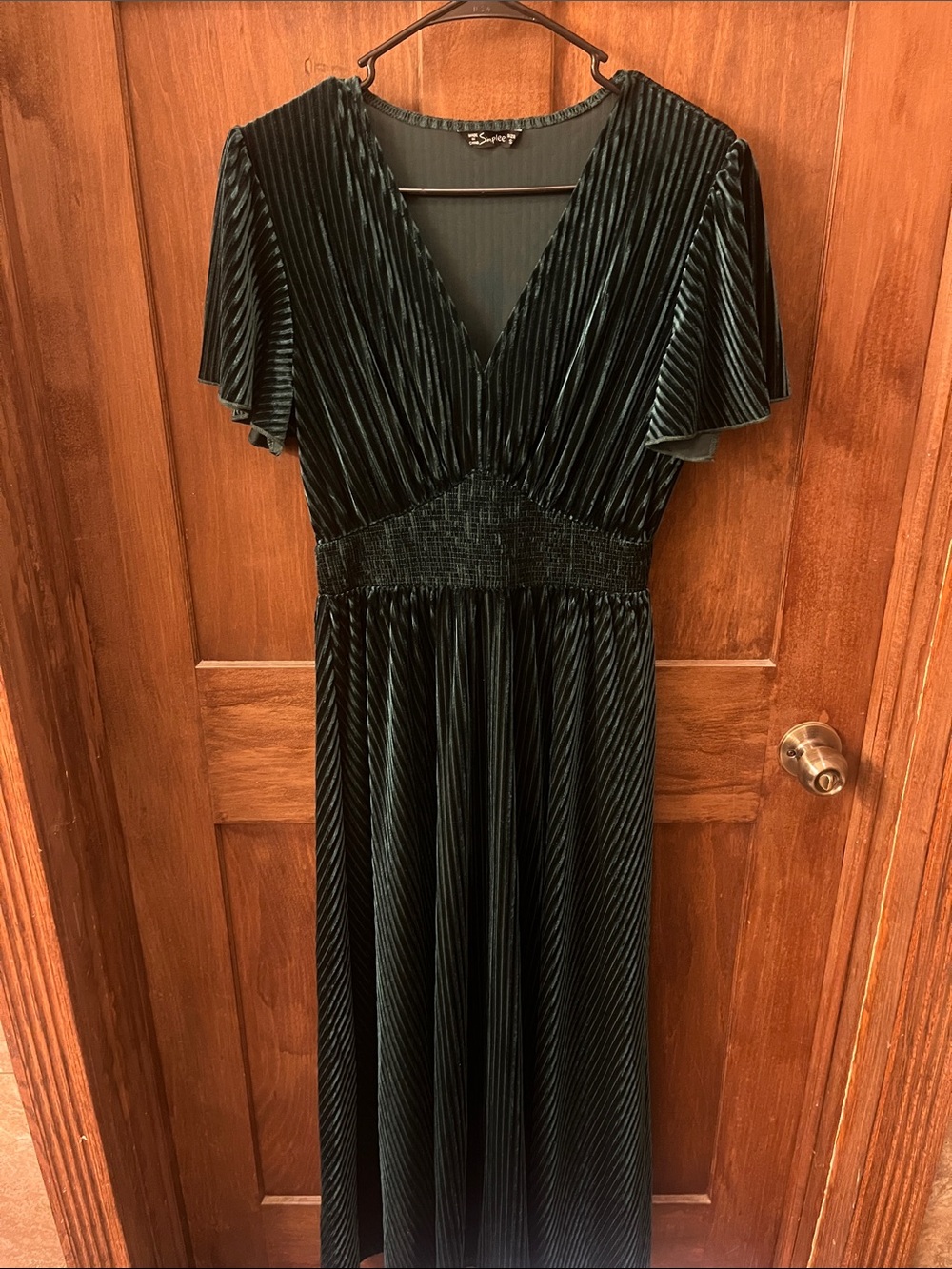 Simple Dark Green Plissé Velvet V-Neck Maxi Dress